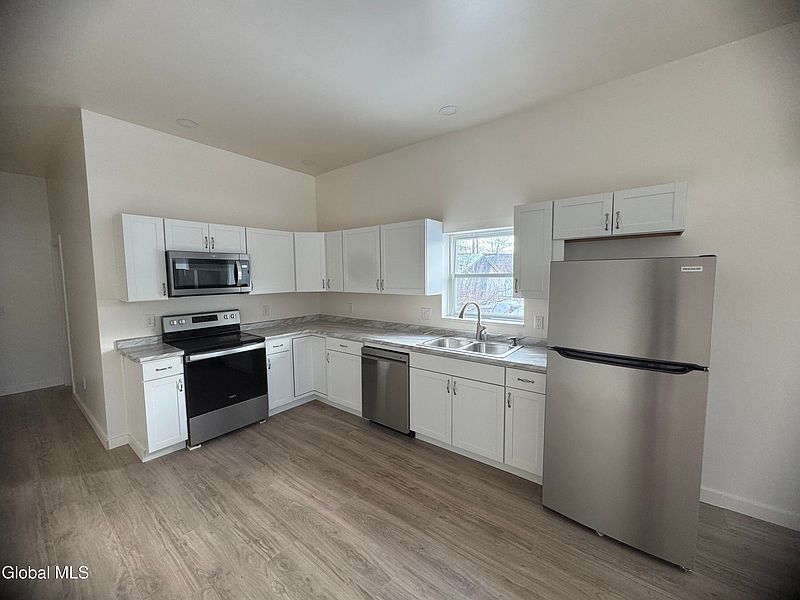 4th image of 167 Broadway