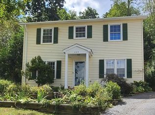 209 Keyes Ct, Sterling, VA 20164