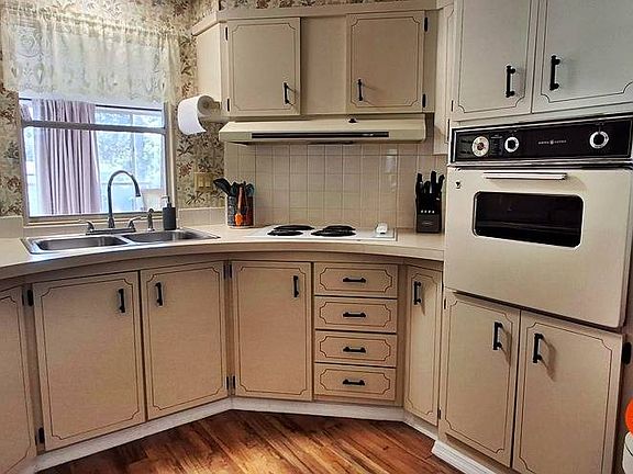 5th image of 7097B Easy St