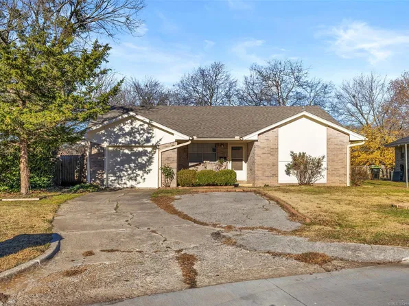 910 W 24th St, Ada, OK 74820
