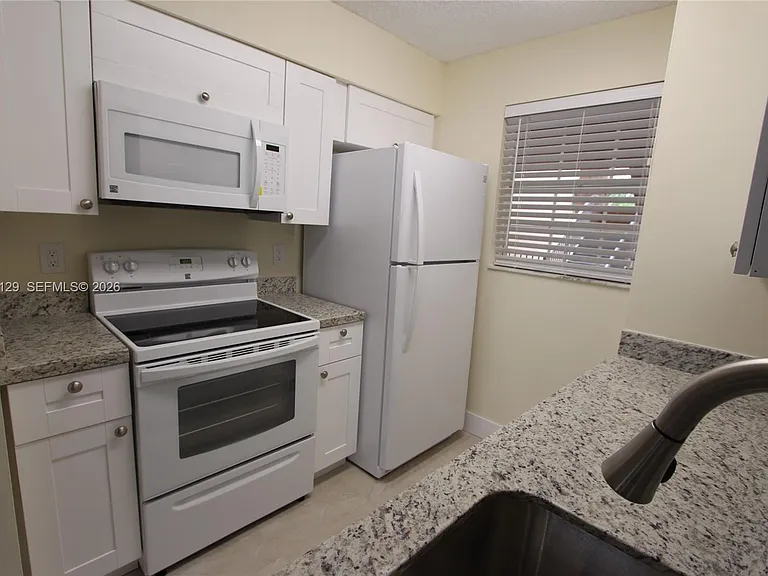 2890 N Oakland Forest Dr #204 — Photo 4