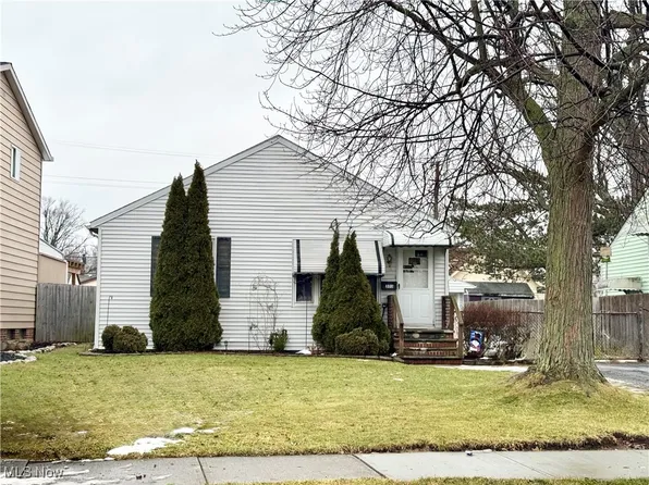 323 E 331st St, Eastlake, OH 44095