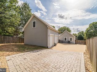 7026 Polins Ct, Alexandria, VA 22306