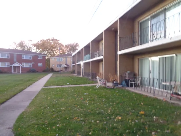 5818 W 107th Courtway St #10, Chicago Ridge, IL 60415