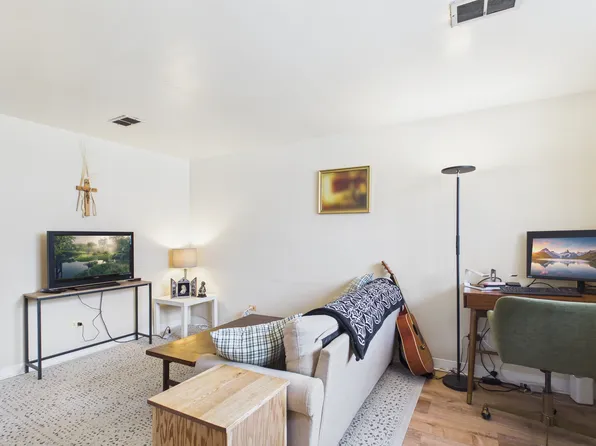 3043 N Southport Ave, Chicago, IL