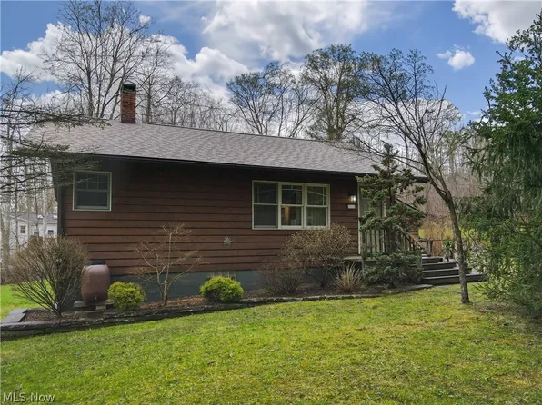 12114 Hotchkiss Rd, Burton, OH 44021