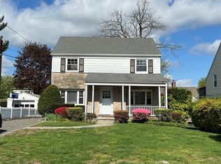 169 Gaylor Rd, Scarsdale, NY 10583
