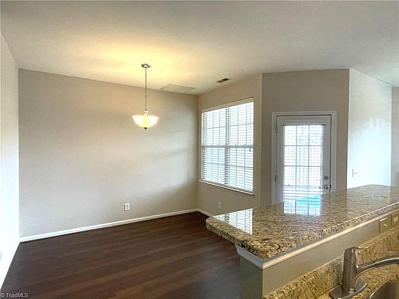 5th image of 622 Village Lake Dr