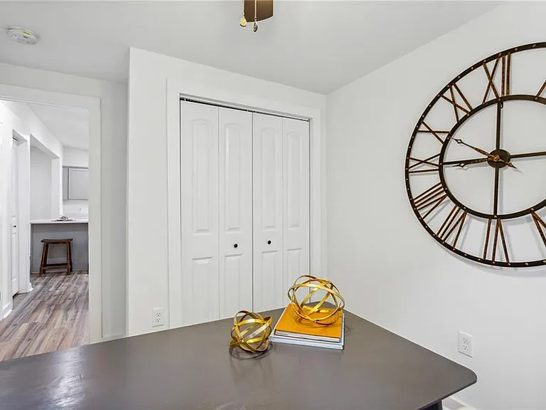 698 Garibaldi St SW — Photo 19