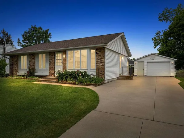 6715 Inwood Ln NE, Cedar Rapids, IA 52402