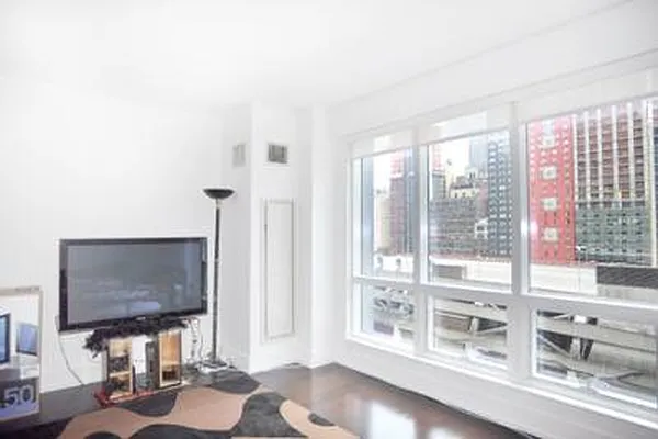 Rented by Corcoran | media 12