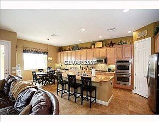 3rd image of 908 Estrella Vista St