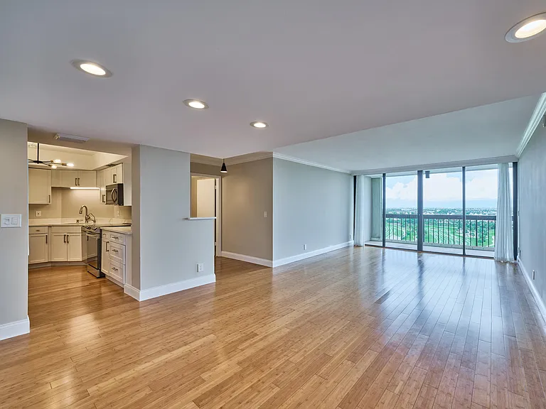 2425 Presidential Way #1405 — Photo 19