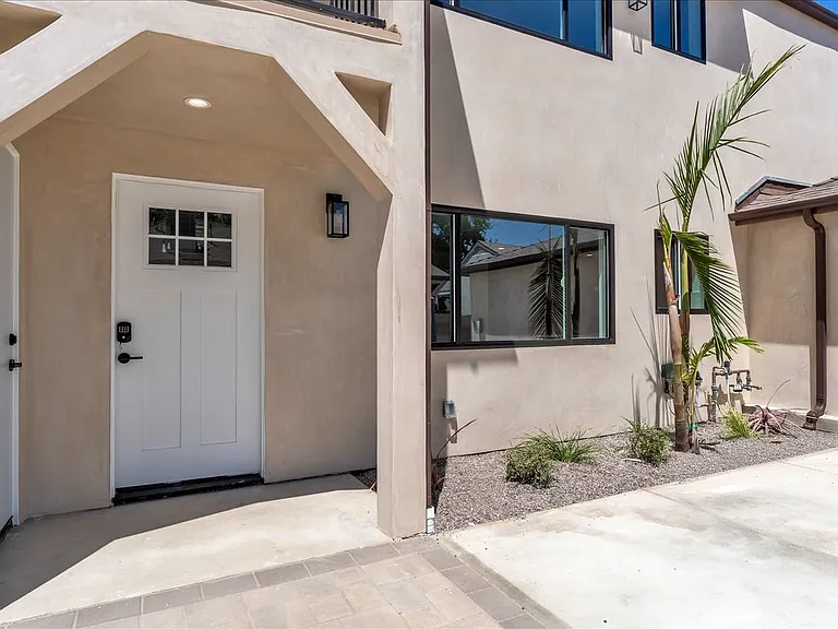6915 Encino Ave #LOWER — Photo 32