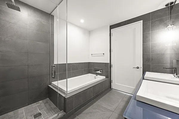 Bathroom, photo 2