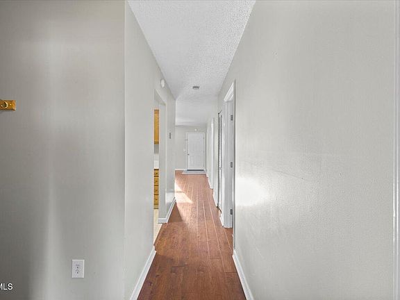 4th image of 506 Lamont St