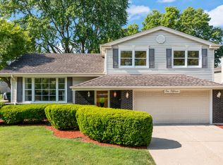 115 W Pickwick Rd, Arlington Heights, IL 60005