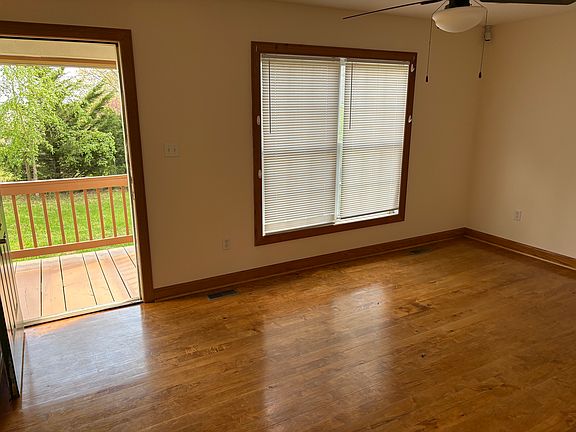 3rd image of 90 Windsock Ln