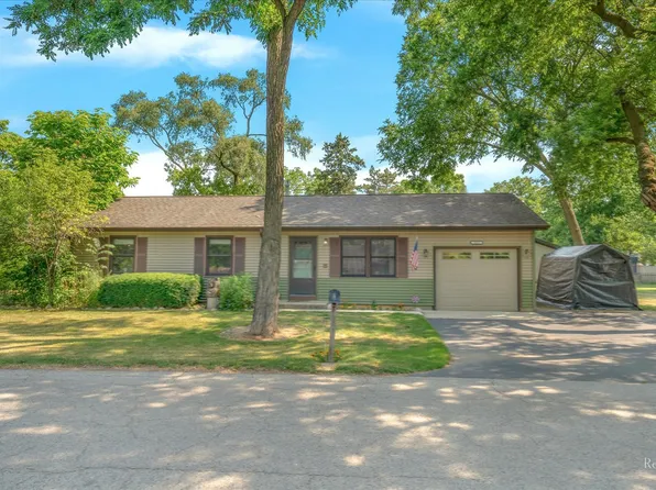 1812 Blossom St, Crystal Lake, IL 60014