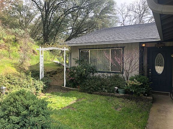 2nd image of 2575 Golden Gate Dr