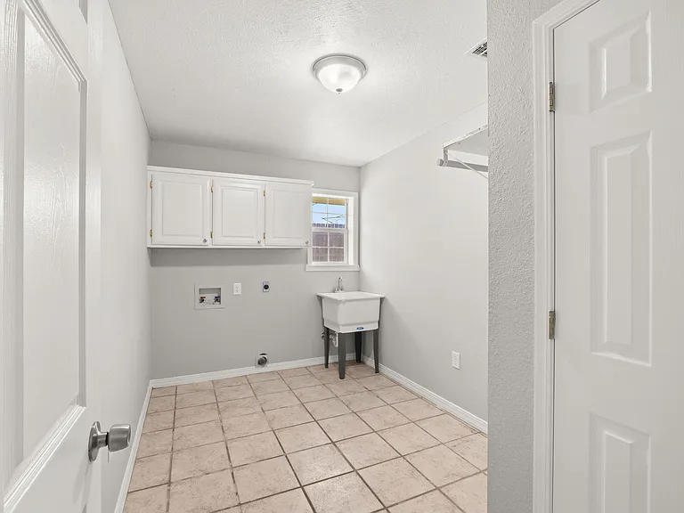 708 Woodland Dr — Photo 22