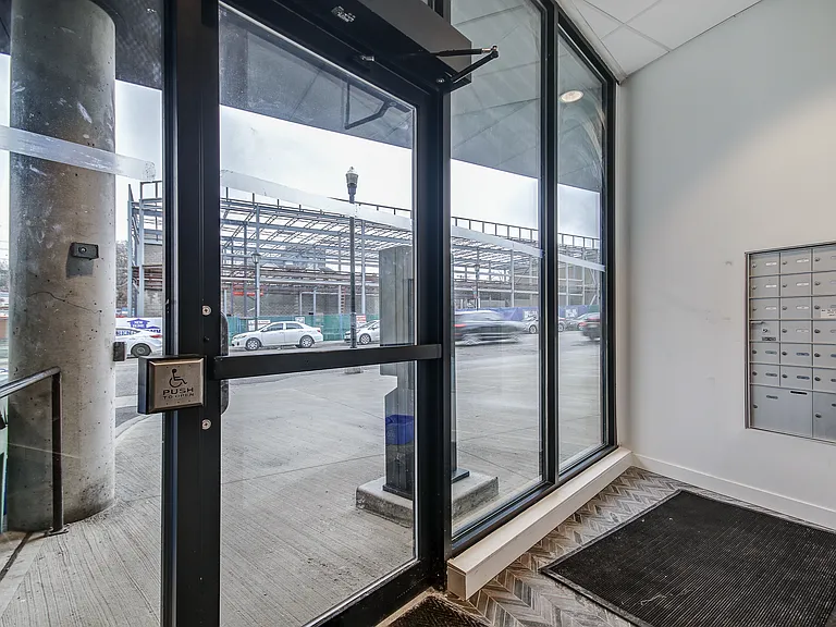388 King St E #410 — Photo 31