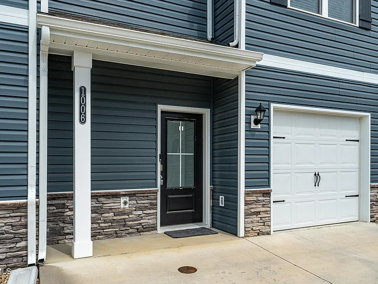 1006 Saylors Pl — Photo 2