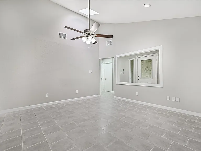 5220 Krueger Dr — Photo 23