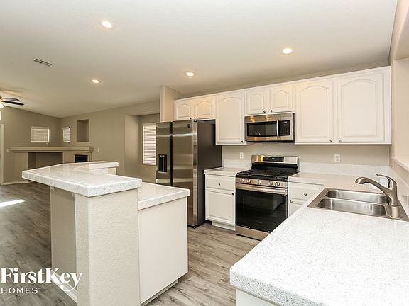 5th image of 8137 Shady Glen Ave