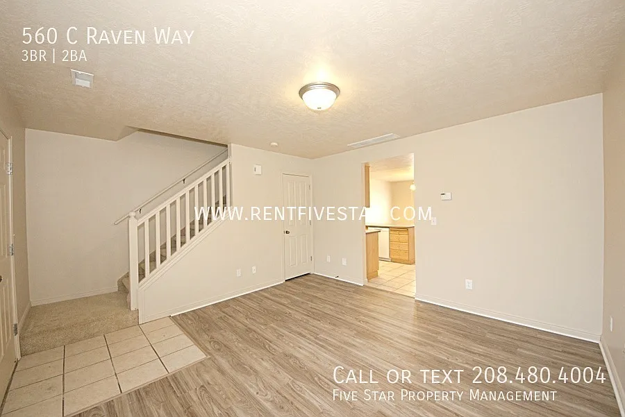 End Unit Townhome Available in Chubbuck! — Photo 4