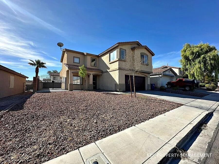 Remodeled 3 Bedroom + Den Home With Rv/Boat Parking Move In Ready — Photo 2