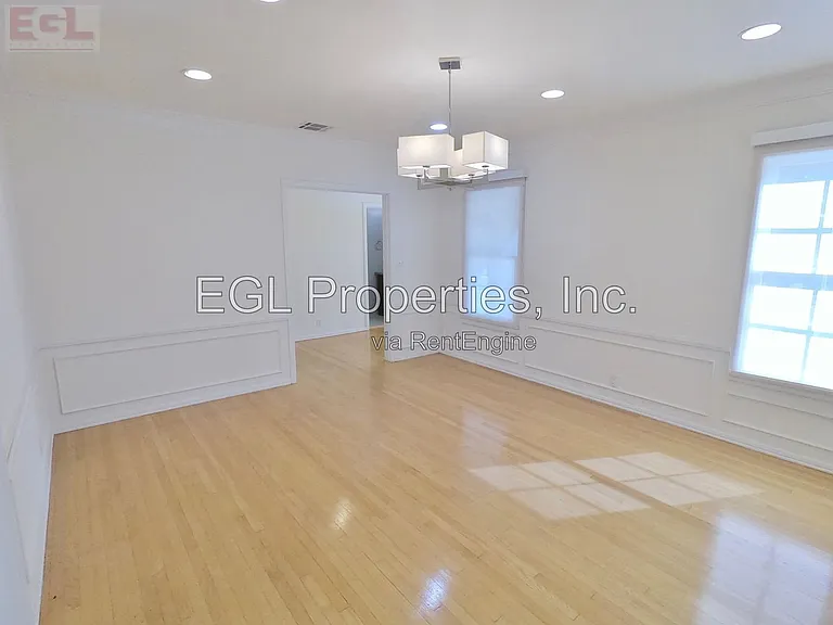 10749 Wellworth Ave — Photo 25