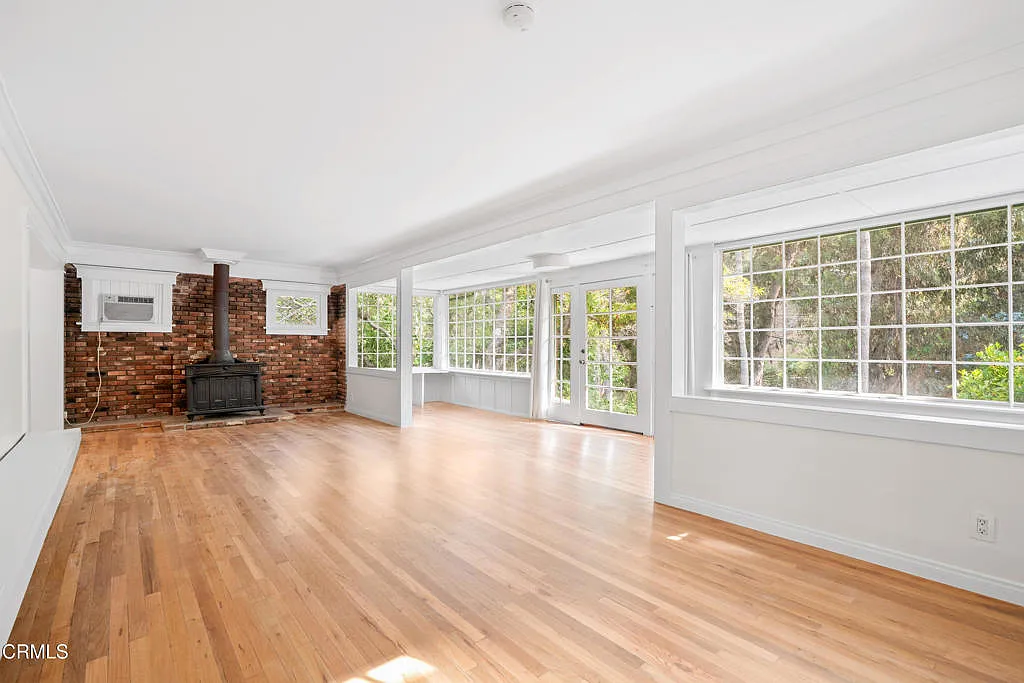 2 bed, 1.0 bath, 1200 sqft, $3,950 — Photo 2