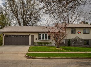 2009 Grimsrud Dr, Bismarck, ND 58501