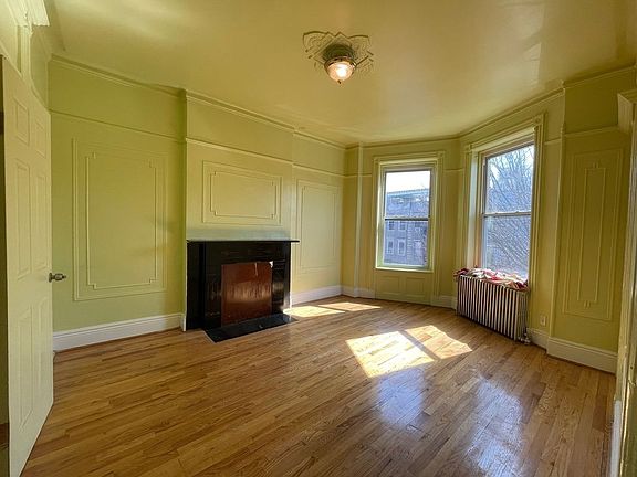 2nd image of 895 Jefferson Ave #3A