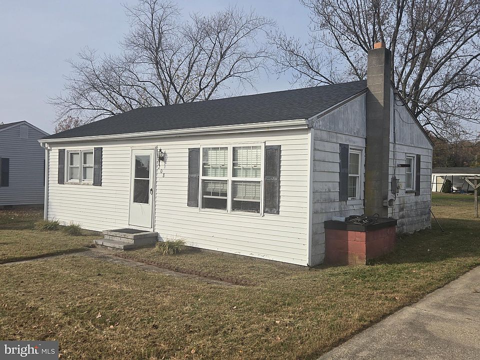 2nd image of 208 Pine St