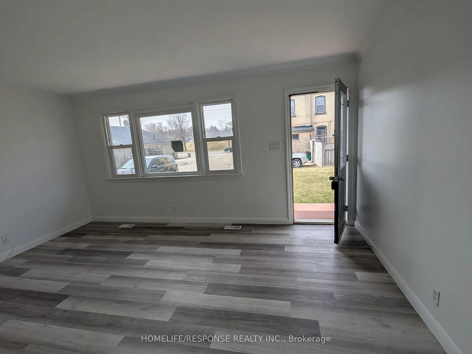 3 bed, $2,000 — Photo 3