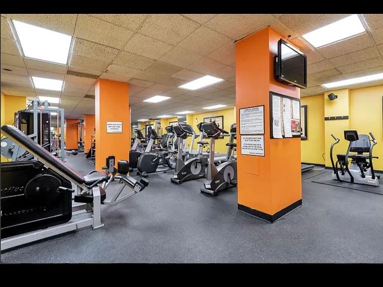 1629 Harmon Cove Tower #1629 — Photo 7