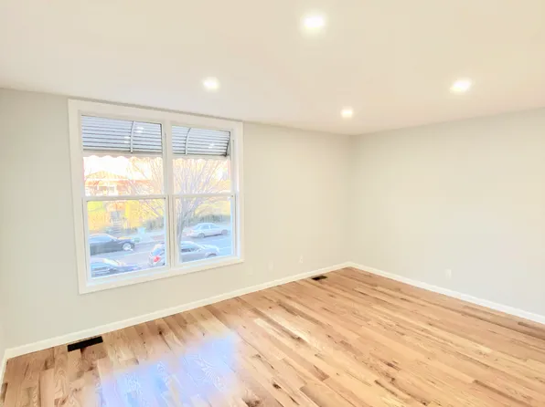 1210 Vyse Avenue image 11 of 21