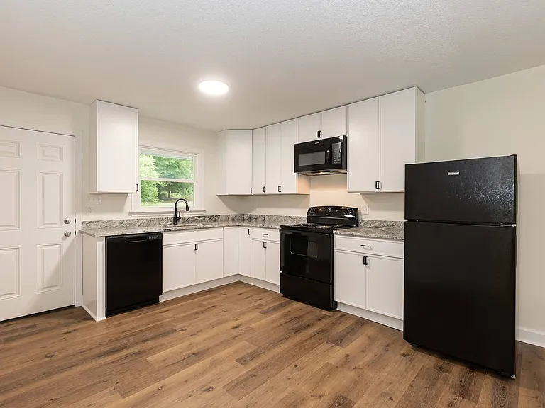 1322 Elm St — Photo 11