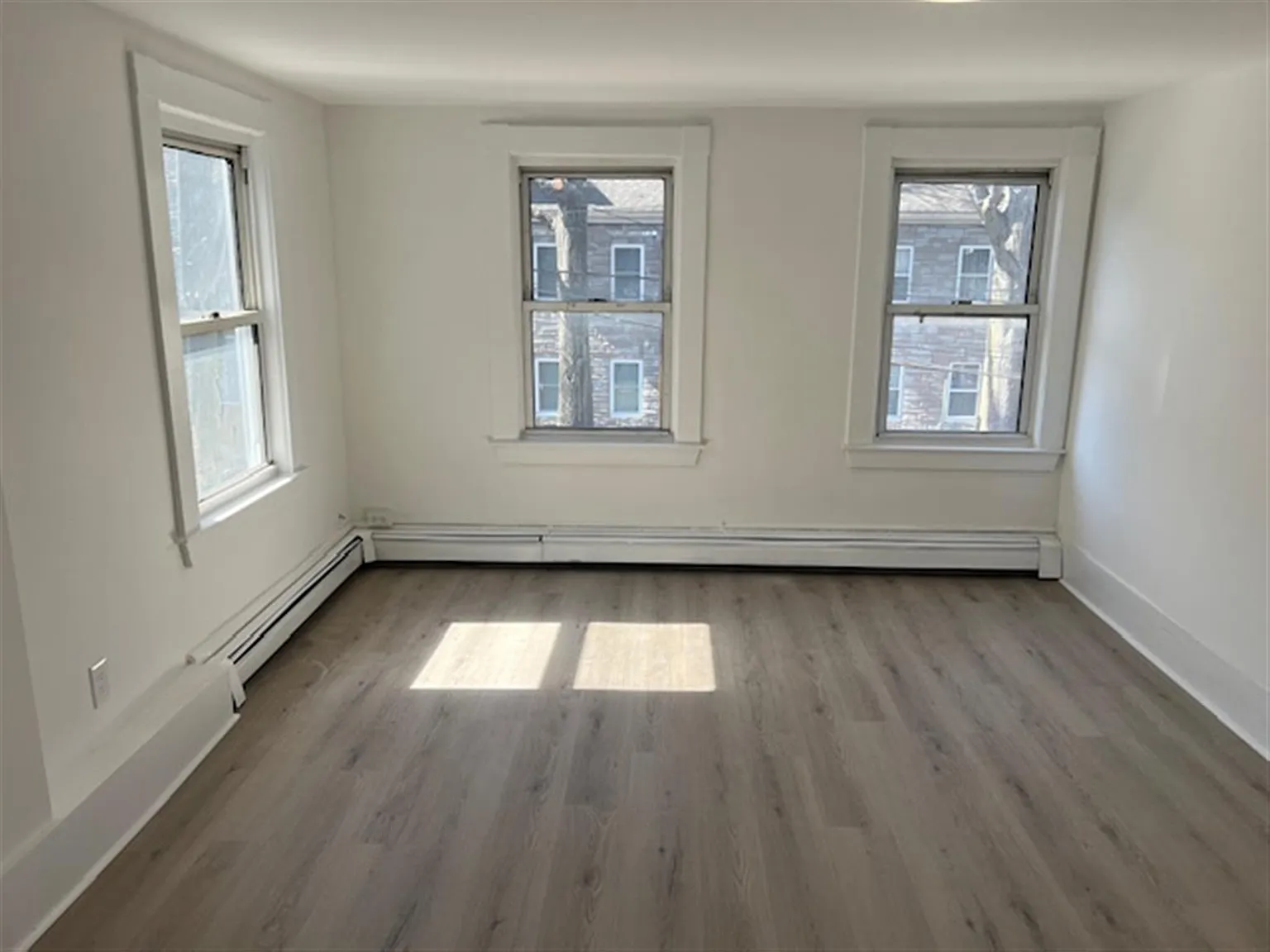 3 bed, 1100 sqft, $3,600 — Photo 3