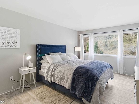 3rd image of 51 Mount Kemble Ave APT 207