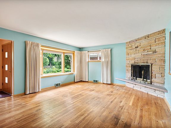 3rd image of 1956 Beverly Pl