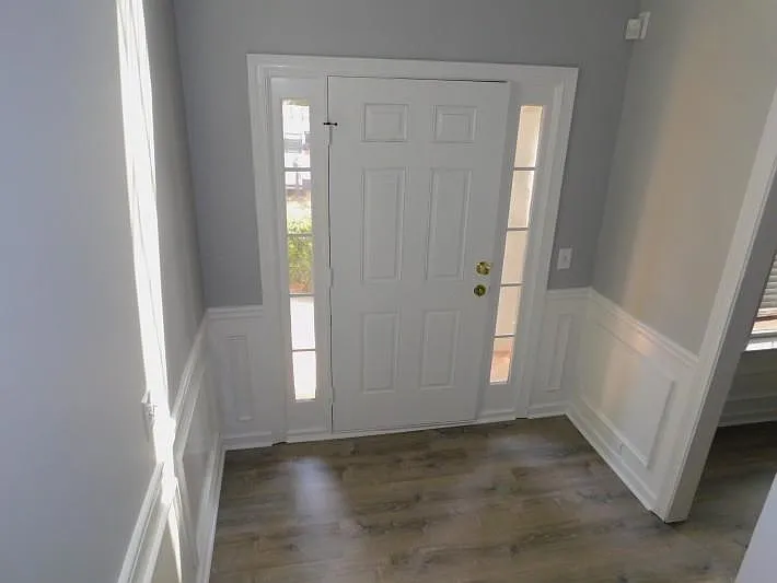 2825 Harcourt Dr — Photo 2
