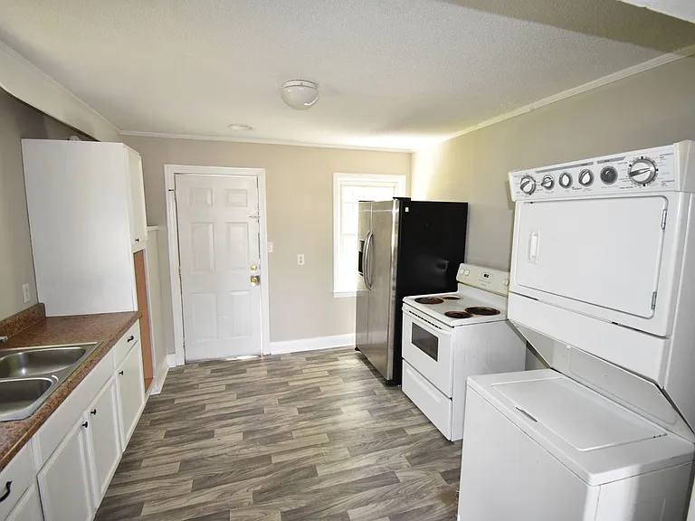 1527 McArthur Rd — Photo 4