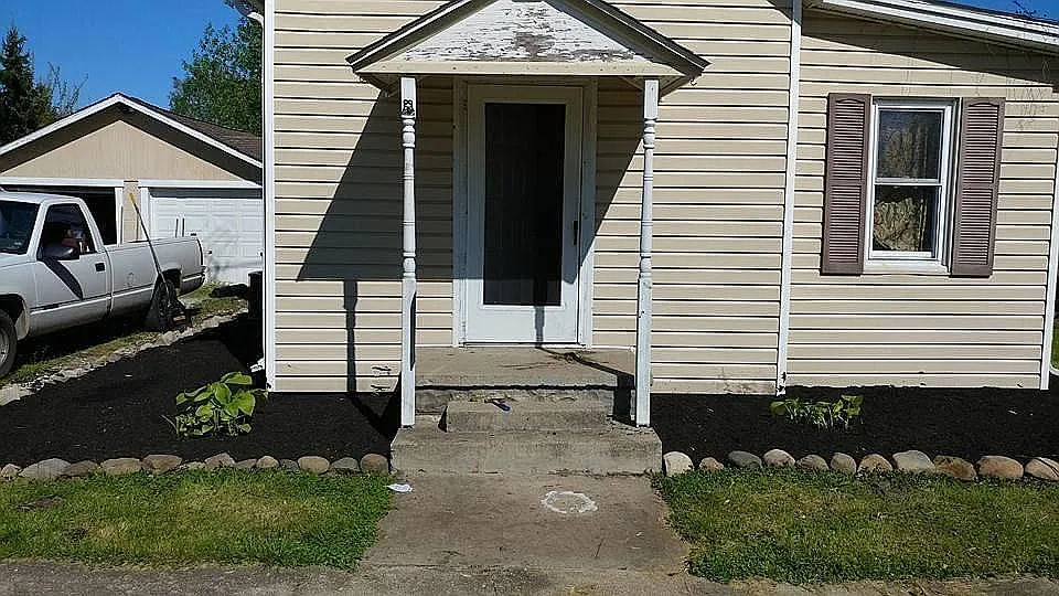 161 N East St photo 1