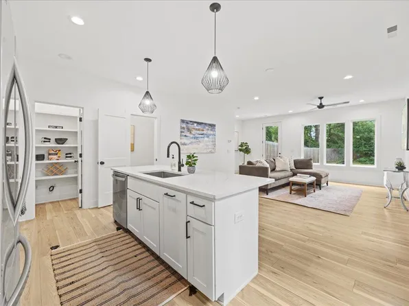 829 Cumberland St, Raleigh, NC 27610
