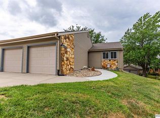 910 S 153rd Ct, Omaha, NE 68154