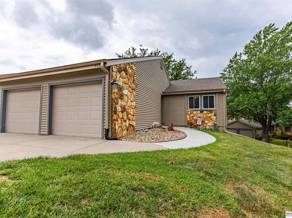 910 S 153rd Ct, Omaha, NE 68154