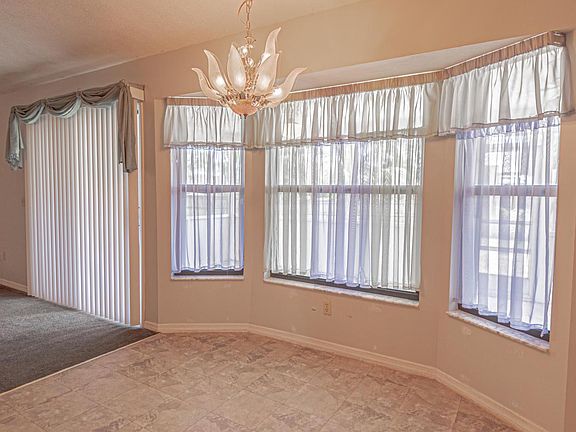 5th image of 2071 SE Airoso Blvd